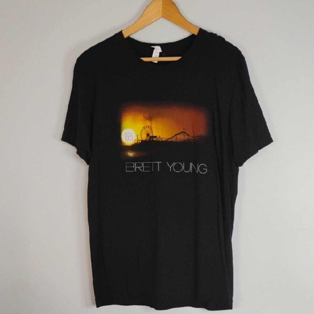 BRETT YOUNG Graphic Tee Size L 100% Cotton Unisex- Concert Country